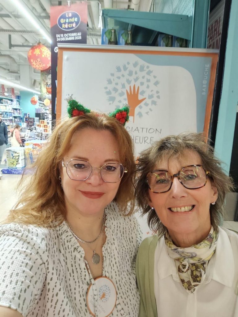 Nos bénévoles lors d'un évènement de Noel à La Grande Récré