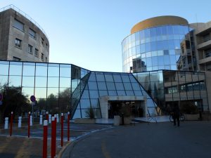 Entrée de l'Hôpital Arnaud de Villeneuve à Montpellier