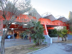 Entrée de l'hôpital Lapeyronie à Montpellier